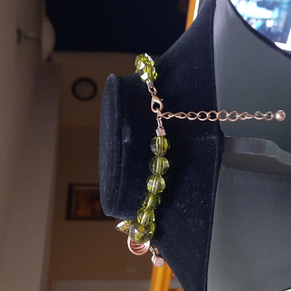 Green statement necklace - Picture 2 of 3